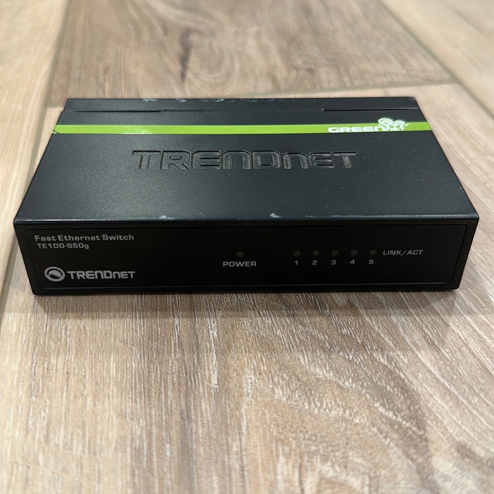 Trendnet fast ethernet switch AC ADAPTER NOT INCLUDED